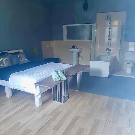 Daire Millionswood Home *
